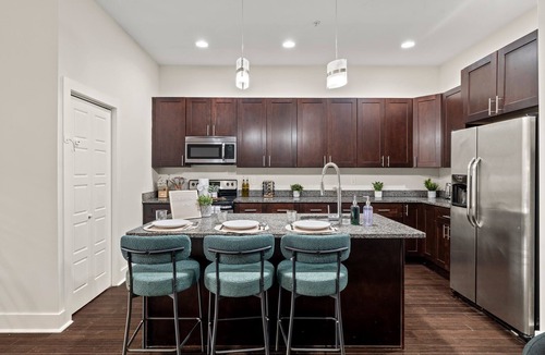 Fairmount Apartment | Modern 3BR · Rooftop Views + Easy Subway