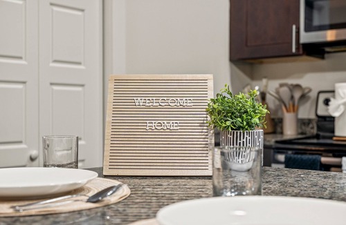 Fairmount Apartment | Modern 3BR · Rooftop Views + Easy Subway