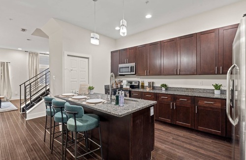 Fairmount Apartment | Modern 3BR · Rooftop Views + Easy Subway