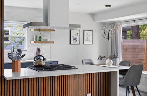 Austin House | Modern 3BR Sleeps 6 DT | SXSW | MotoGP | COTA