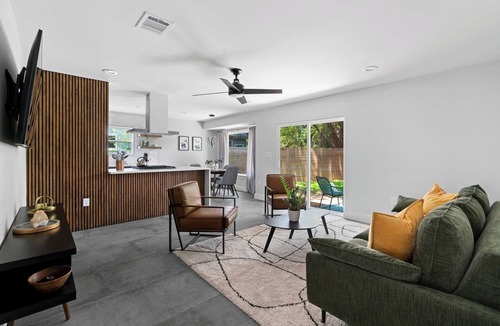 Austin House | Modern 3BR Sleeps 6 DT | SXSW | MotoGP | COTA