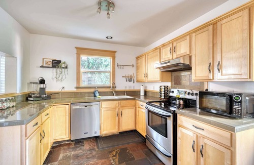 Alberta Arts District House | Modern 3BR + sofa bed Alberta Arts WalkScore 99