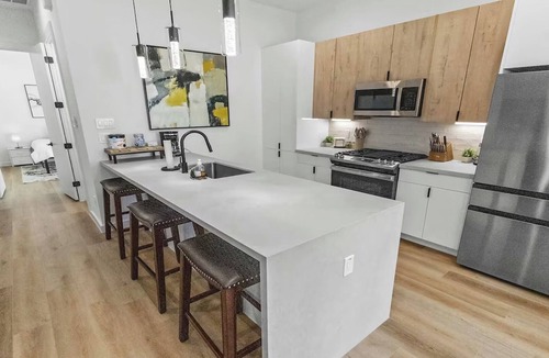 OST - South Union House | Modern 3BR Town home - Gated - Sleeps 8 | 15 mins from FIFA stadium