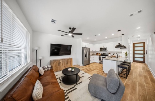 Point Venture House | Modern 3BR Townhome on Hole 2