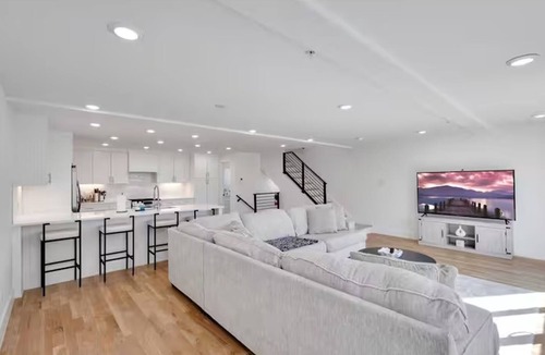 Old East Dallas House | Modern 3BR Townhome Deep Ellum Area