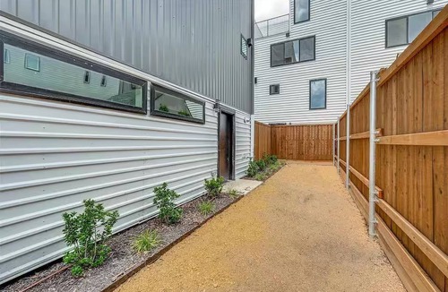 Old East Dallas House | Modern 3BR Townhome Deep Ellum Area