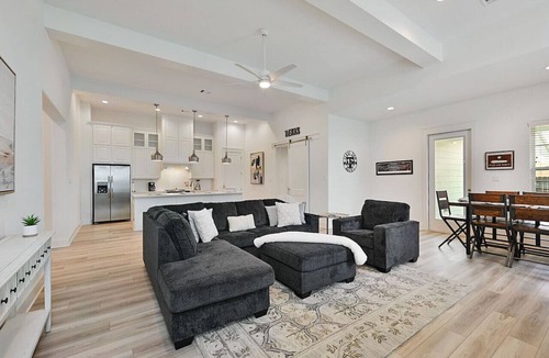 College Station House | Modern 3BR Townhome Near TAMU