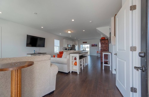 Blacksburg House | Modern 3BR townhome w/stylish decor, balcony, laundry, & workspace near VT & downtown.