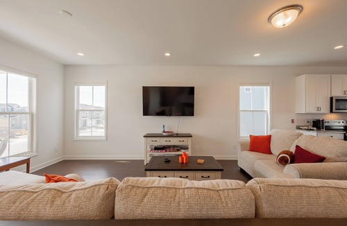 Blacksburg House | Modern 3BR townhome w/stylish decor, balcony, laundry, & workspace near VT & downtown.