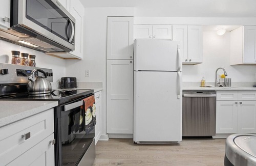 Mount Lebanon Villa | Modern 3BR Townhome in Mt. Lebanon | Garage + Easy City Access