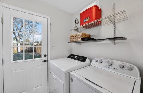 Round Rock Apartment | Modern 3BR Townhouse Near Brushy Creek Duplex