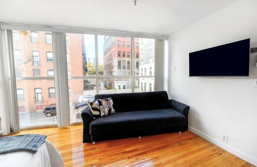 Hoboken House | Modern 3BR Townhouse with Private Rooftop & Parking Minutes to NYC