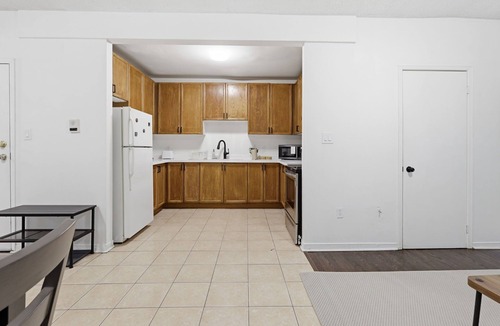 Parkdale Apartment | Modern 3BR Urban Haven in Downtown Toronto