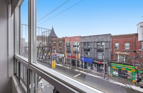 Parkdale Condo | Modern 3BR Urban Haven Near Downtown