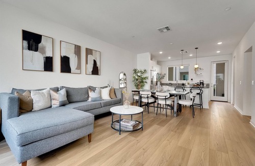Lincoln Acres House | Modern 3BR w/AC + Office & EV Charger – Near border, Sesame Place & Amphiteater