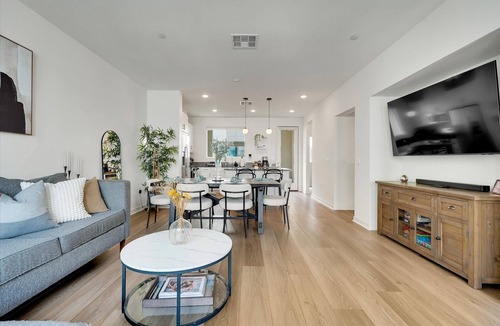 Lincoln Acres House | Modern 3BR w/AC + Office & EV Charger – Near border, Sesame Place & Amphiteater