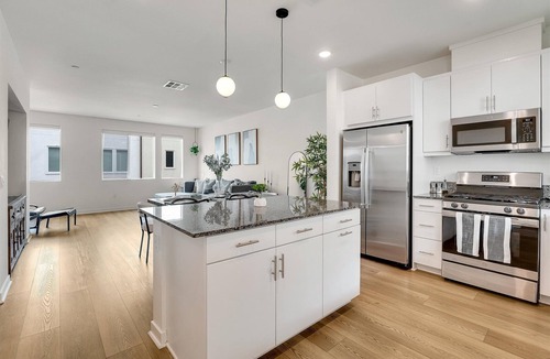 Lincoln Acres House | Modern 3BR w/AC + Office & EV Charger – Near border, Sesame Place & Amphiteater