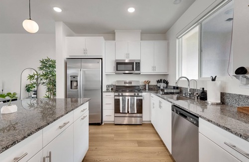 Lincoln Acres House | Modern 3BR w/AC + Office & EV Charger – Near border, Sesame Place & Amphiteater