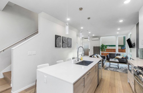 Leschi Apartment | Modern 3BR - Walk to Light Rail w/EV Charger & Parking