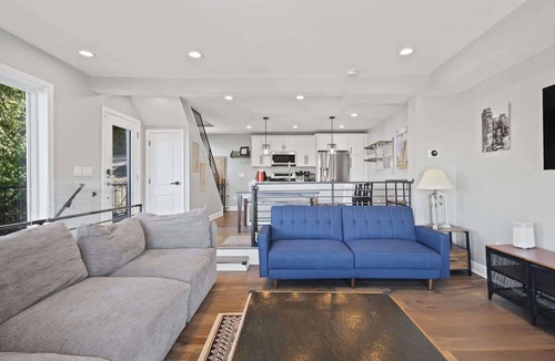 Mount Washington House | Modern 3BR with Breathtaking Skyline Views