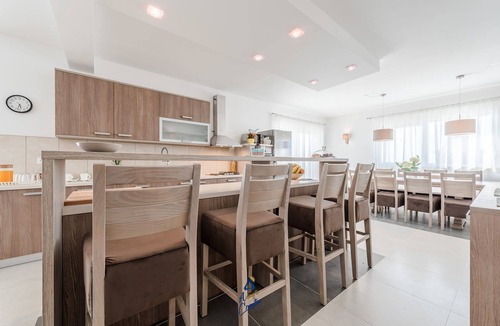 Debeljak Villa | Modern 4 BD villa with heated pool for up to 8 guests
