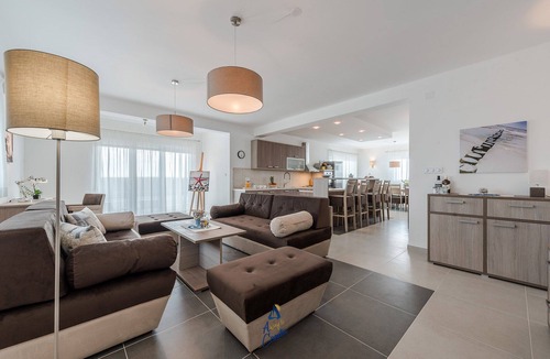 Debeljak Villa | Modern 4 BD villa with heated pool for up to 8 guests near Zadar