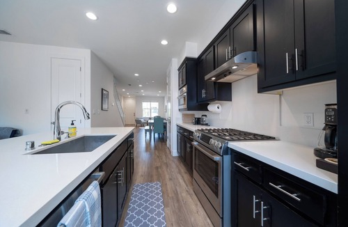 Santa Rosa House | Modern 4 bdrm/2.5bath with Sauna!