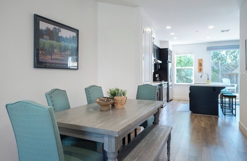 Santa Rosa House | Modern 4 bdrm/2.5bath with Sauna!