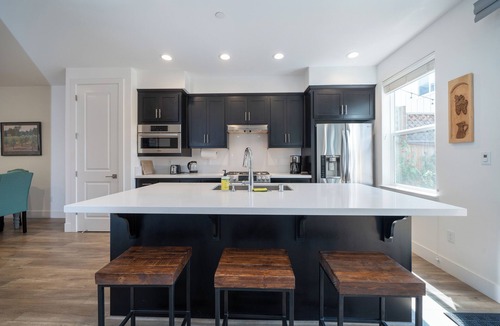 Santa Rosa House | Modern 4 bdrm/2.5bath with Sauna!