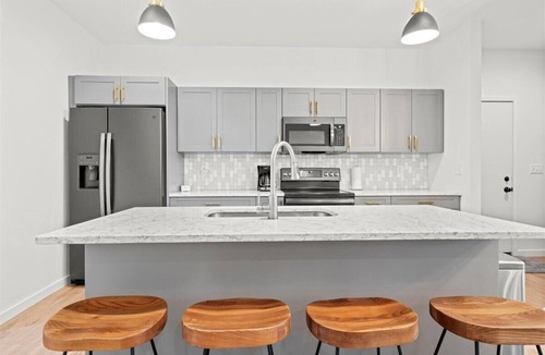 Cedar Falls House | Modern 4 Bed/3.5 Bath Farmhouse Steps to Downtown CF!