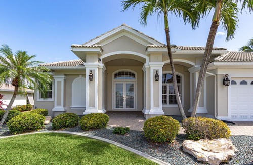 Caloosahatchee Villa | Modern 4 Bed 3 Bath Waterfront Home with Quick Gulf Access&Heated Pool