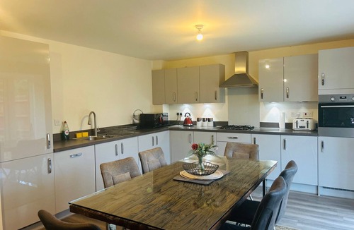 Corby House | Modern 4-Bed Detached Home in Corby