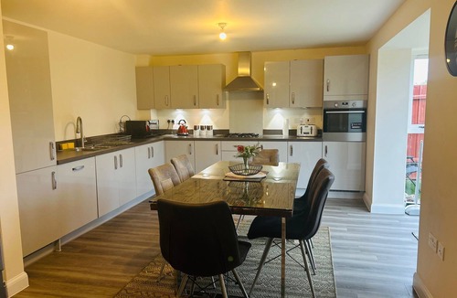 Corby House | Modern 4-Bed Detached Home in Corby