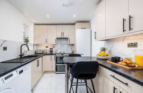 Prince's Apartment | Modern 4 Bed Flat | Prime Central London Location
