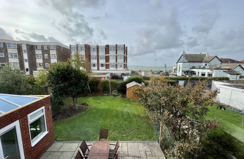 Lee-on-the-Solent House | Modern 4 bedroom home with sea views