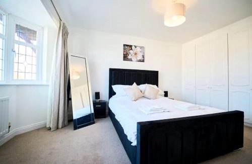 MacMerry Apartment | Modern 4-Bed Home, Tranent