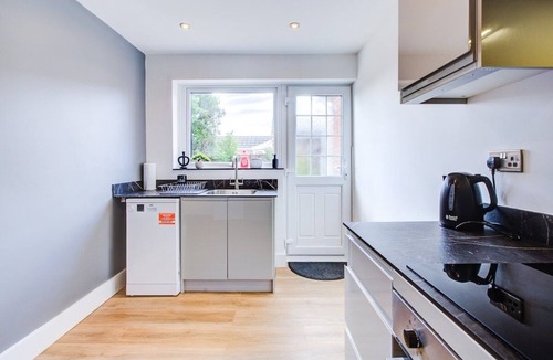 Colchester House | Modern 4 Bed Home with Driveway