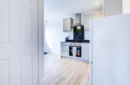 Colchester Apartment | Modern 4 Bed Home with Driveway