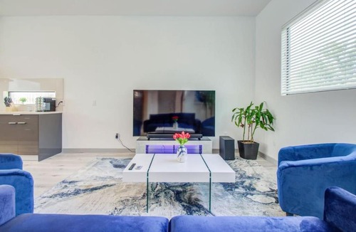 Greater Third Ward House | Modern 4 Bedroom 4 Full Bathroom Near Downtown