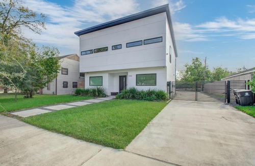 Greater Third Ward House | Modern 4 Bedroom 4 Full Bathroom Near Downtown