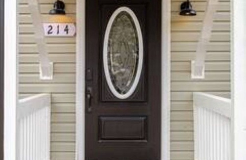 Durham House | Modern 4-Bedroom Duplex Near Duke – Private Entry & Parking for 12 guests