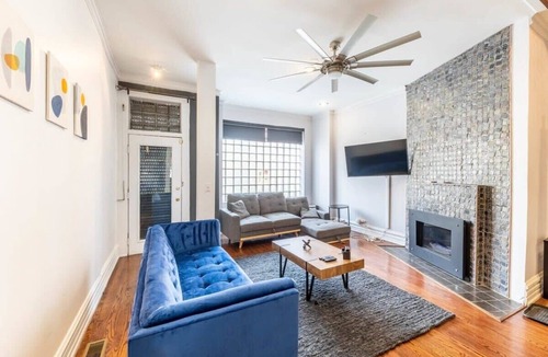 Bronzeville Condo | Modern 4 Bedroom Greystone | White Sox