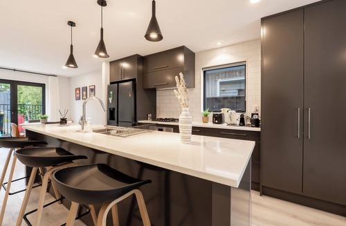 Silverdale House | Modern 4-Bedroom Home in Silverdale