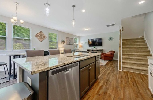 Garner House | Modern 4-Bedroom Home Near Downtown Raleigh