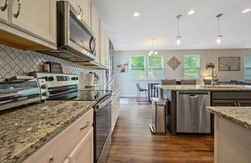 Garner House | Modern 4-Bedroom Home Near Downtown Raleigh