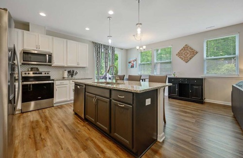 Garner House | Modern 4-Bedroom Home Near Downtown Raleigh