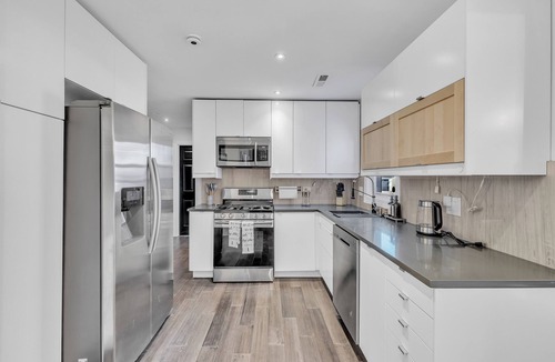 Westmont House | Modern 4-bedroom house in peaceful Westmont area
