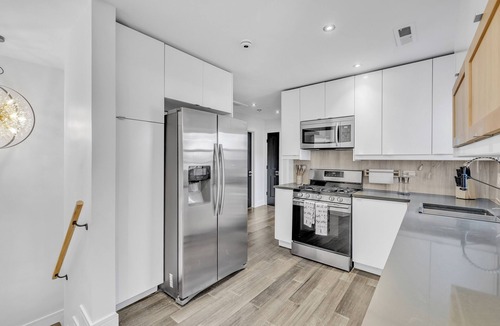 Westmont House | Modern 4-bedroom house in peaceful Westmont area