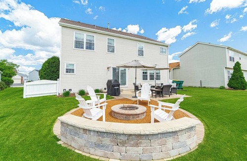 Shorewood House | Modern 4 Bedroom Private Vacation Home
