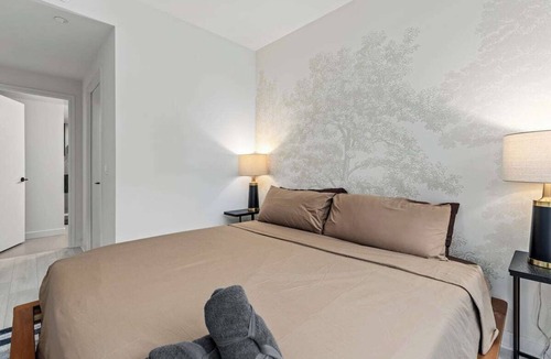 Downtown Toronto Hotel | Modern 4 Bedroom Suite with 3 Baths close to the Distillery District